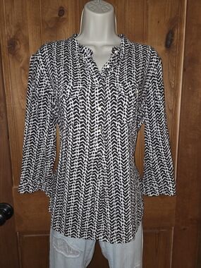 JcPenney Brown & White Chevron-Style Button-Front Blouse